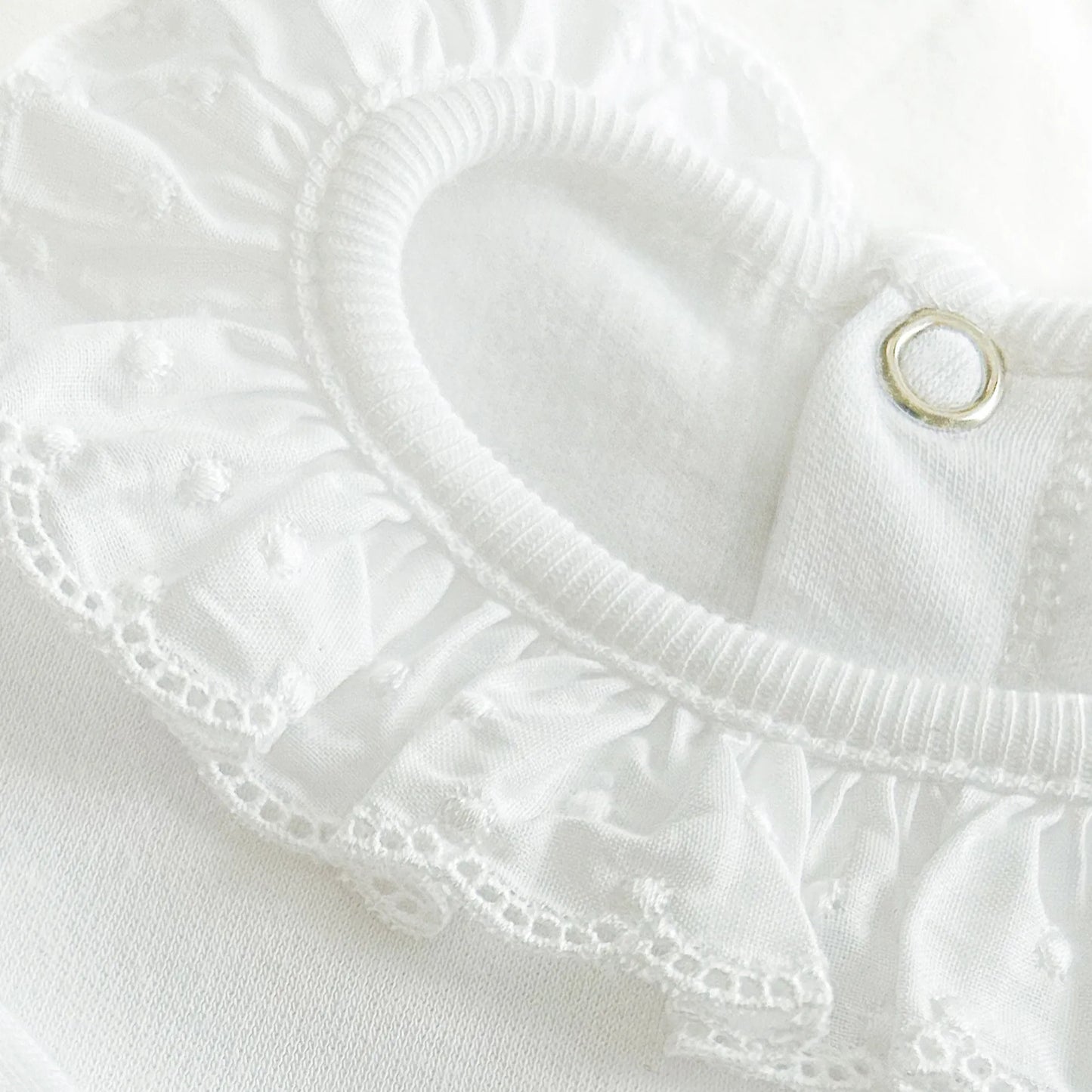 Detalle de body con cuello bordado de lunares perchado blanco+G167:G175