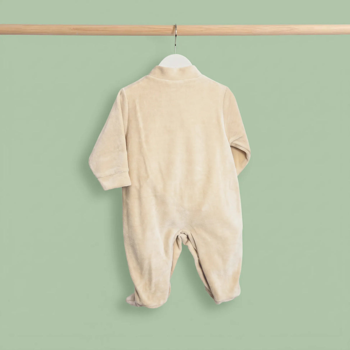 Babygrow aveludado com renda e lacinho na frente bege