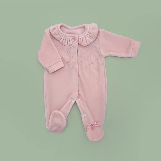 Pelele de niña con cuello redondo y bordado de rombos rosa
