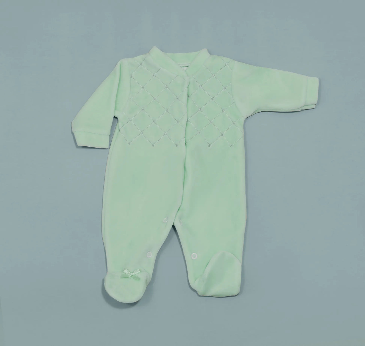 Pelele de niño con bordado de rombos verde