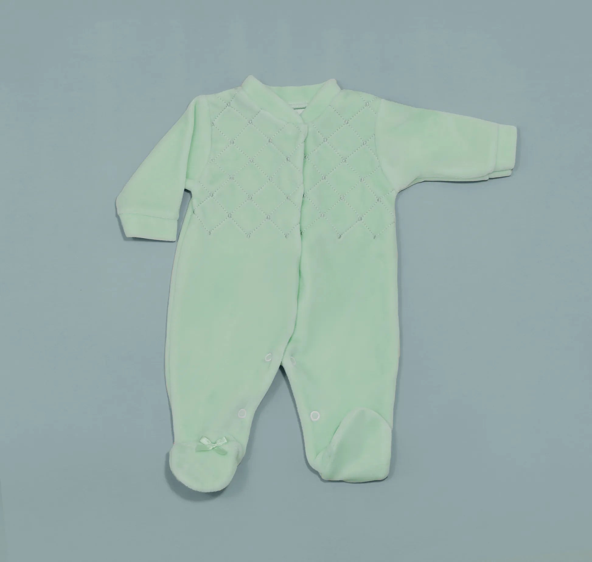 Pelele de niño con bordado de rombos verde