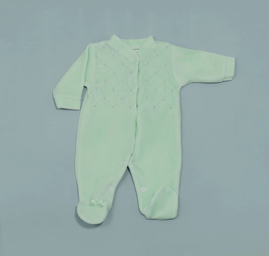 Pelele de niño con bordado de rombos verde