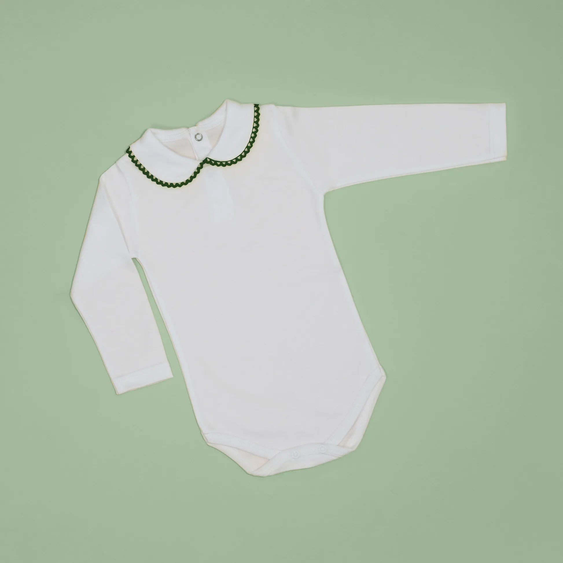 Body de manga larga perchado con aplicación bordada de color alrededor del cuello verde