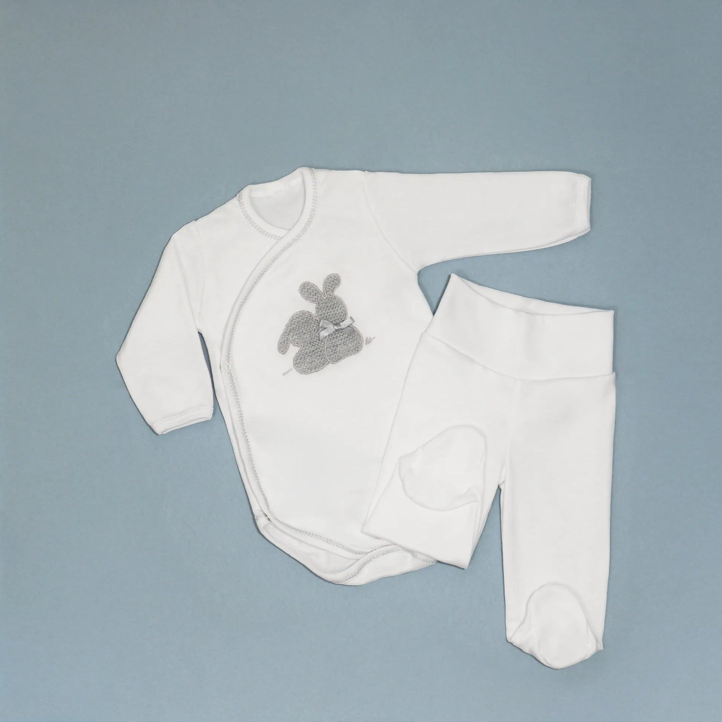 Body cruzado con leotardo perchado con motivo de conejos de punto y lazito gris