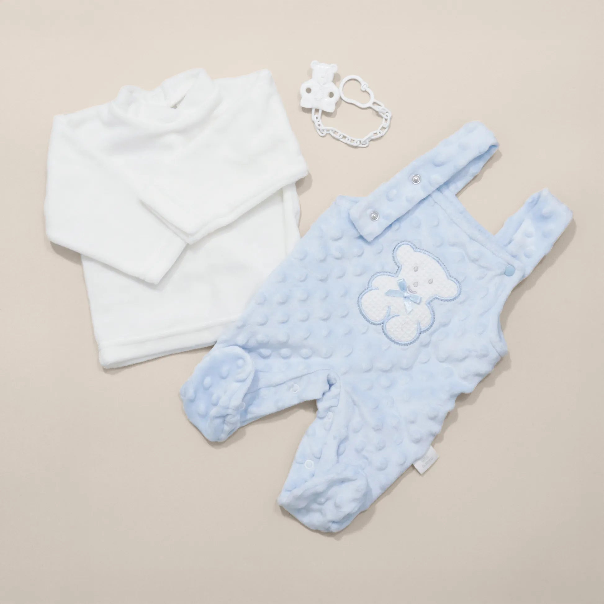 Conjunto de peto y camiseta perchada con motivo de osito waffle azul