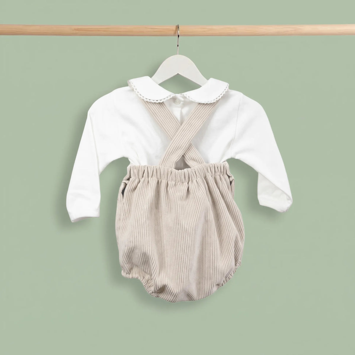 Conjunto de menina de fofo em bombazina e camisola com gola Peter Pan pérola