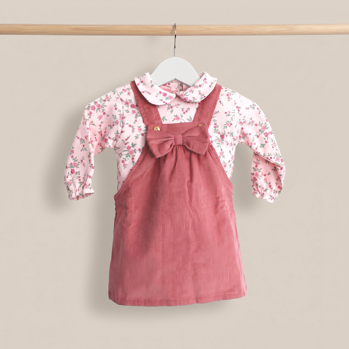 Conjunto de vestido com laço em bombazina e camisola florida rosa