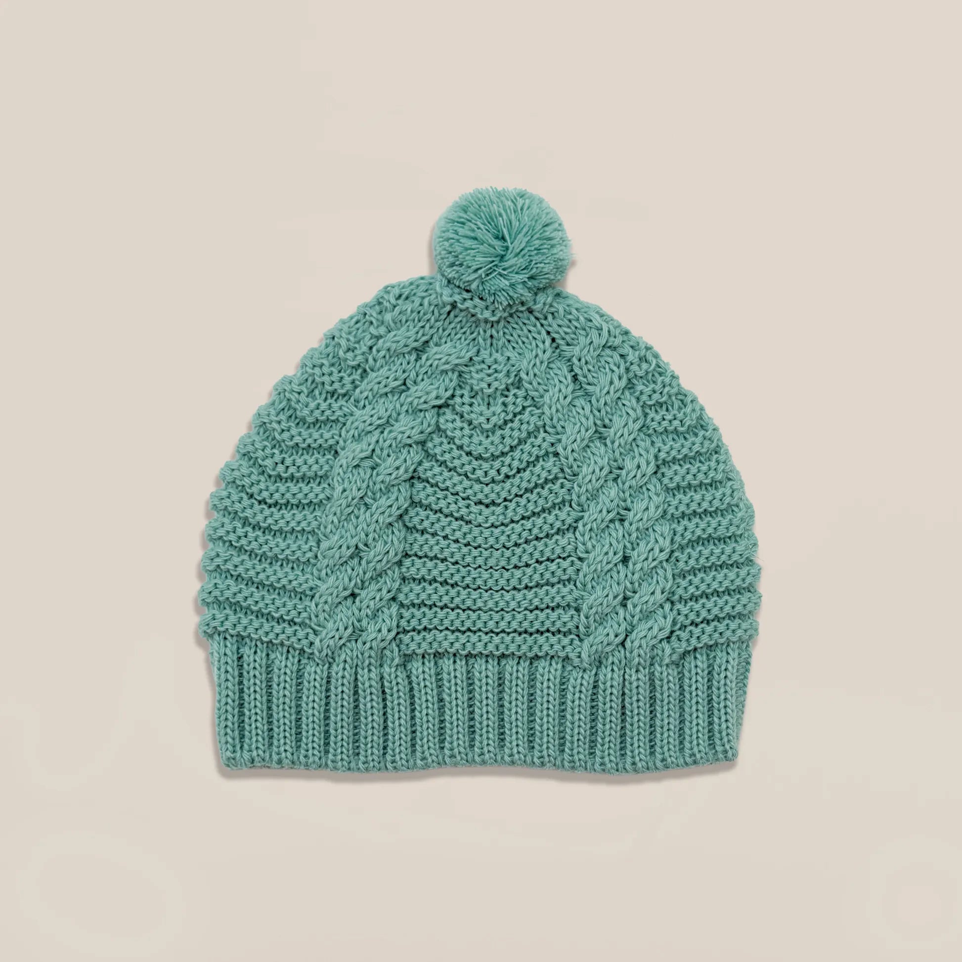Gorro de punto trenzado con pompón verde