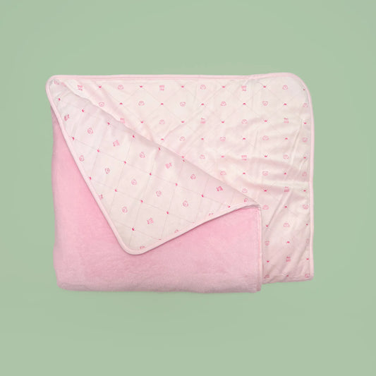 Manta de doble cara con estampado de ositos y rombos en un lado rosa
