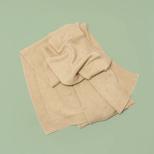 Manta de punto con relieve de pompones beige