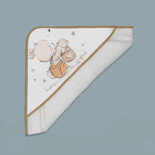 Toalla con motivo de conejito en la cesta beige