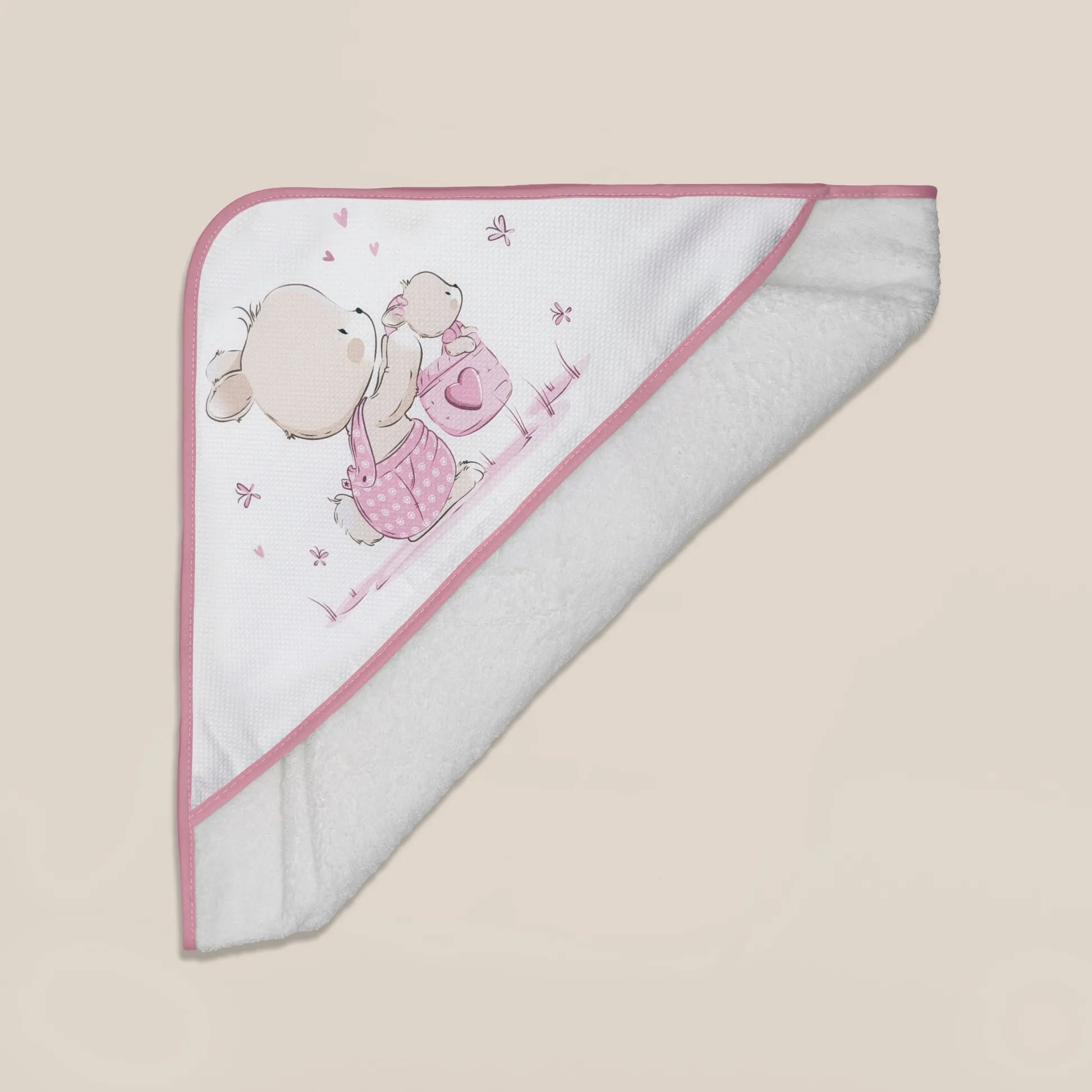 Toalla con motivo de conejito en la cesta rosa