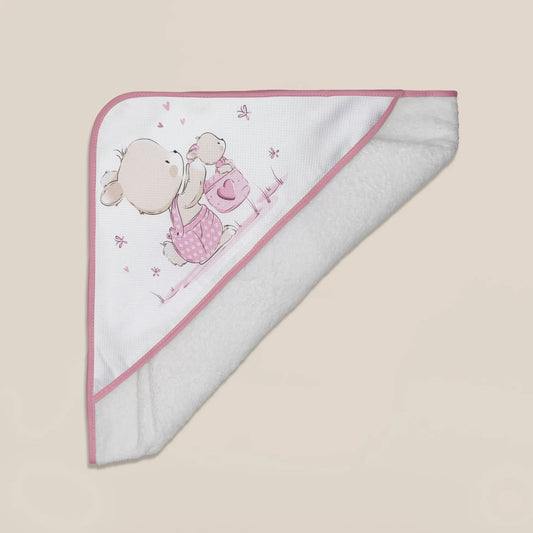 Toalla con motivo de conejito en la cesta rosa